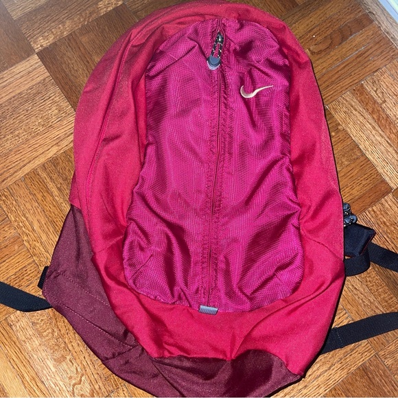 Nike Red and Black large backpack front vertical zipper pocket padded straps - Picture 7 of 15